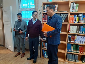 بازدید مسئولین از کتابخانه علامه امینی به مناسبت هفته کتاب
